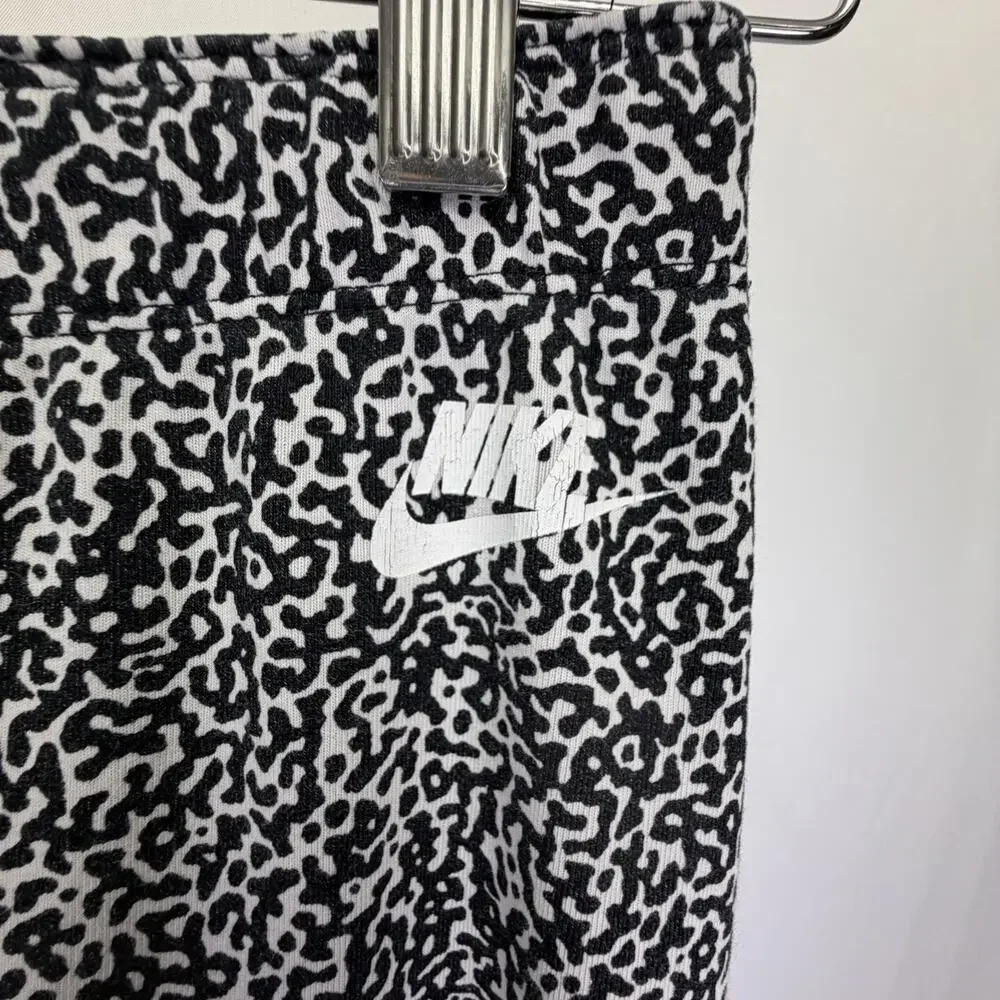 Women's‎ NIKE black and white leggings cropped Medium